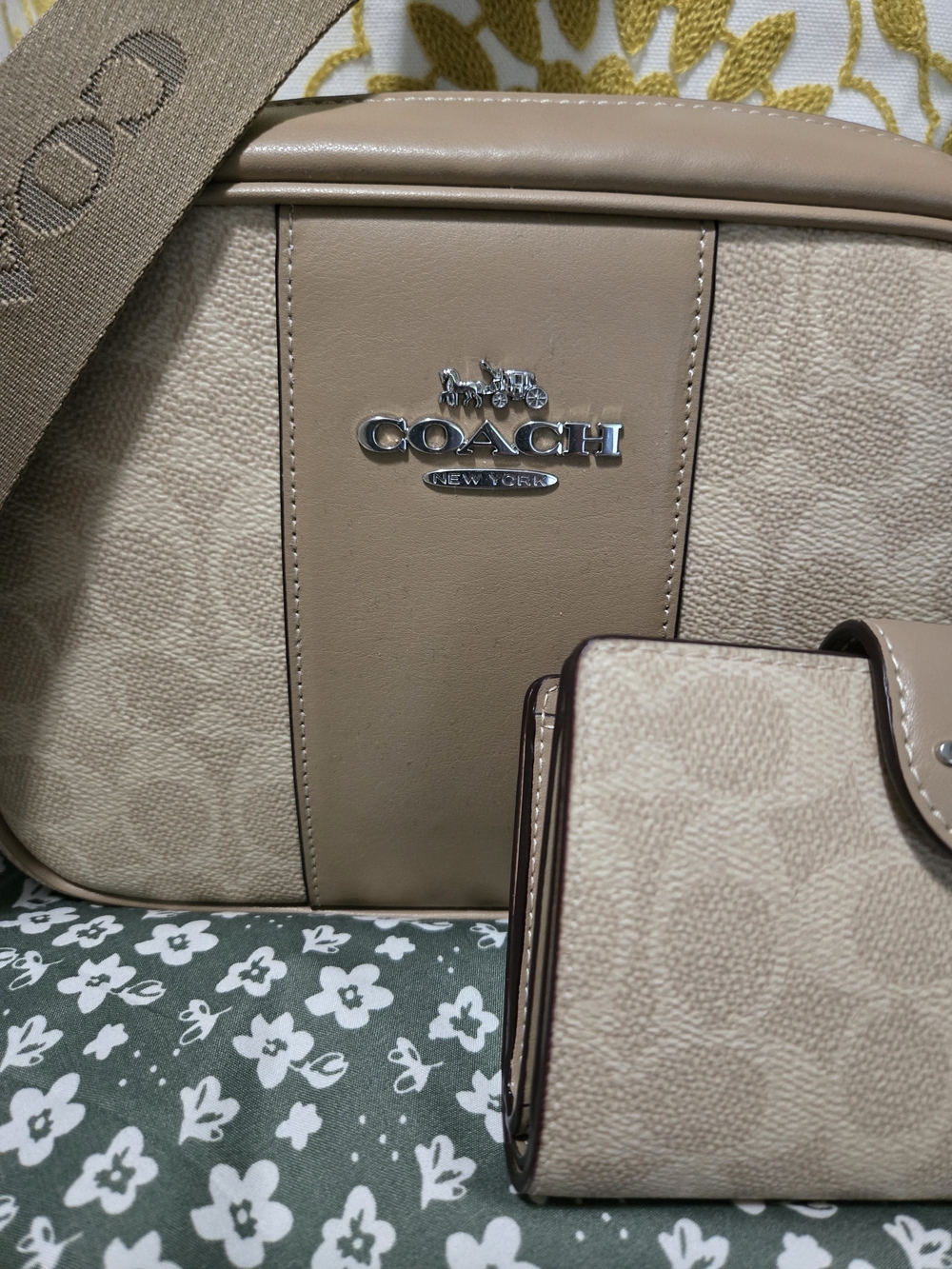 Coach Tan Signature Crossbody Bag with Matching Wallet - Picture 3 of 9